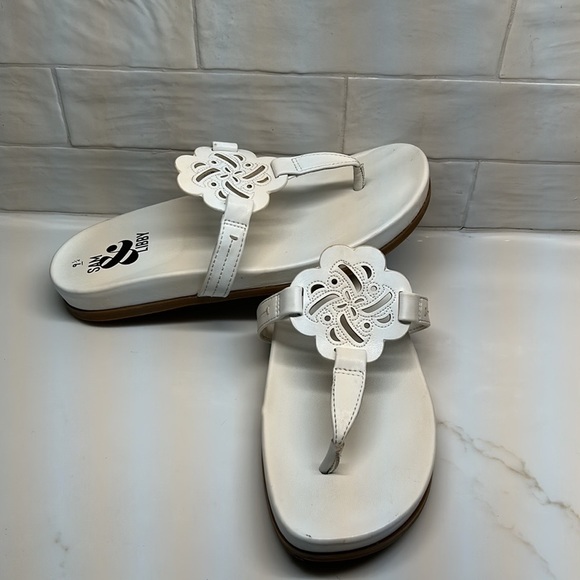 Sam & Libby Women's
Alexandra Thong Footbed Size 9.5 - Picture 9 of 9